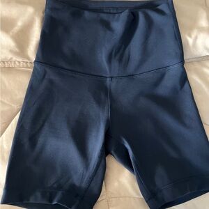 Lululemon wunder train shorts 6” size 2 true navy